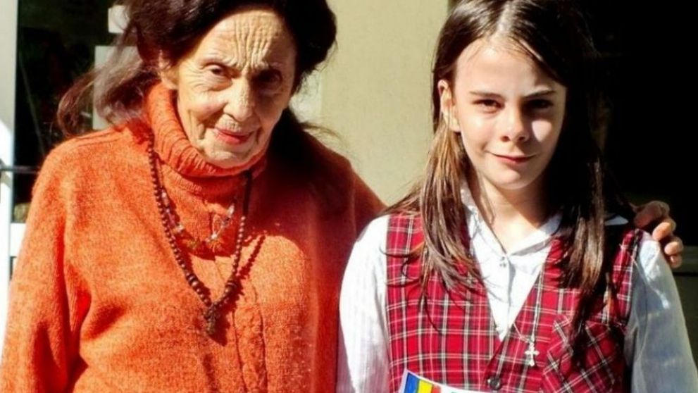 Emoții mari pentru cea mai bătrână mamă din România! Adriana Iliescu stă cu sufletul la gură! Fiica ei este studentă la două facultăți:„Eliza este în sesiune acum!