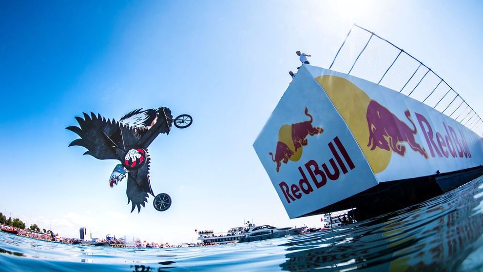The Flying Bulls, Aeroclubul României și Hawks of Romania fac spectacol în aer, pe 17 septembrie, la Red Bull Flugtag