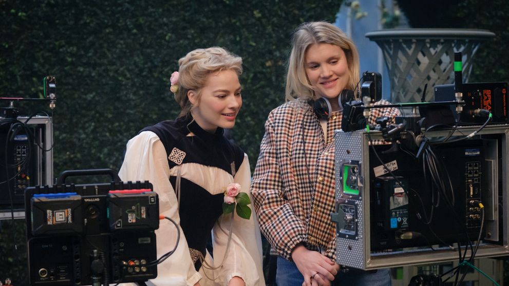 De ce producătoarea Emerald Fennell a ales-o pe Margot Robbie pentru rolul lui Cathy în filmul „La răscruce de vânturi”. Imagini nemaivăzute de pe platourile de filmare- EXCLUSIV
