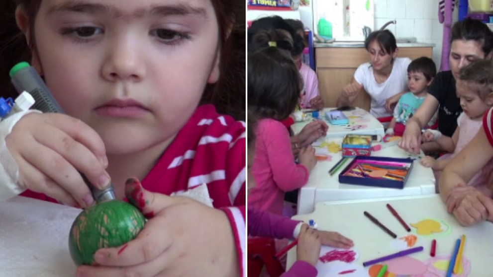 Concurs de vopsit oua, organizat de Protectia Copilului in Bacau. Cum s-au distrat copiii de la Spitalul de Pediatrie