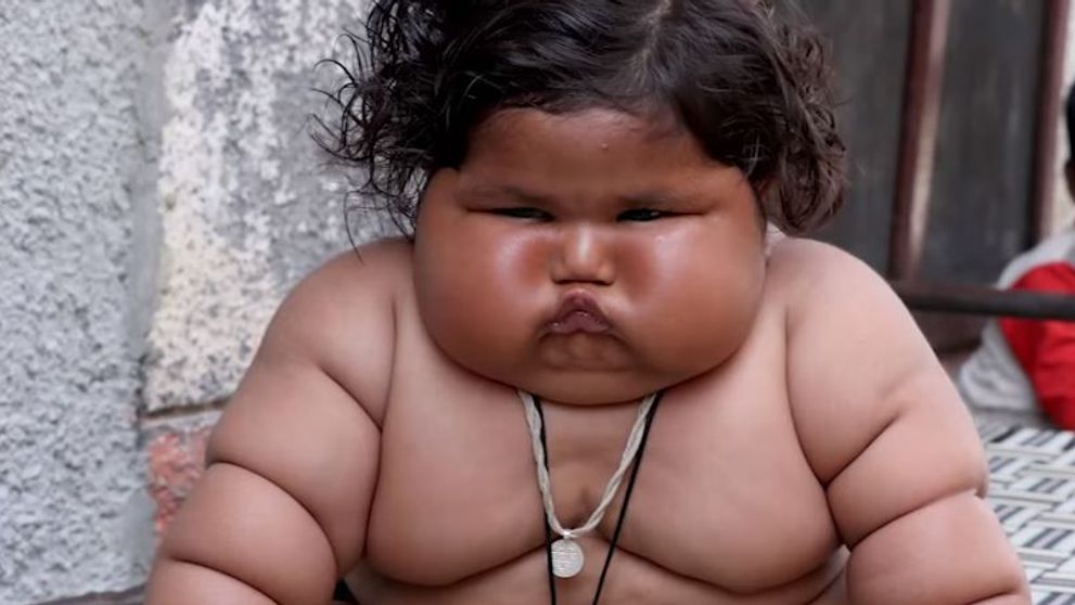 Are 10 luni si cantareste de doua ori mai mult decat un bebelus de varsta ei. Cum arata fetita de 17 kilograme