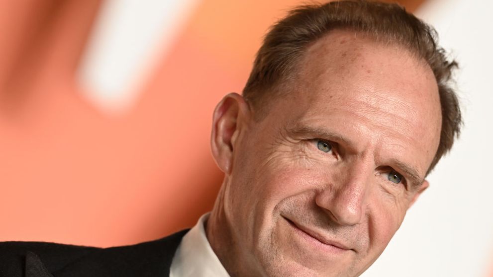 Chipul unui bătrânel, dar forța unui atlet: Transformarea uimitoare a lui Ralph Fiennes pentru noul său rol