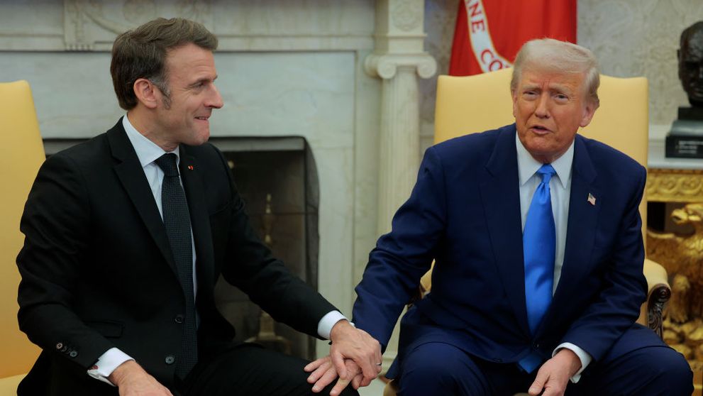 Donald Trump nu s-a putut abține! Ce mesaj i-a transmis lui Emmanuel Macron după imaginile controversate în care soția Brigitte pare că îl lovește cu palma peste față