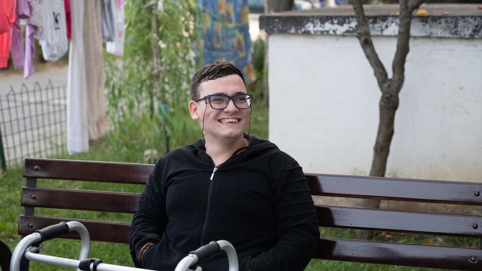 Povestea unui tânăr țintuit în scaunul cu rotile, la Visuri la cheie: „Sunt un om fericit”