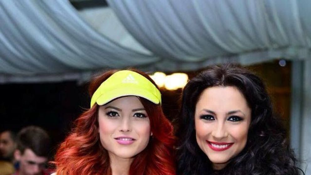 Andra si Elena Gheorghe intr-o poza pe care fanii nu o vor uita prea curand. Cum s-au lasat fotografiate cele doua