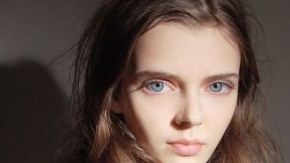 Fata cu ochii ca de papusa. Un model din Ucraina face senzatie pe catwalk. Vezi cum arata in rest