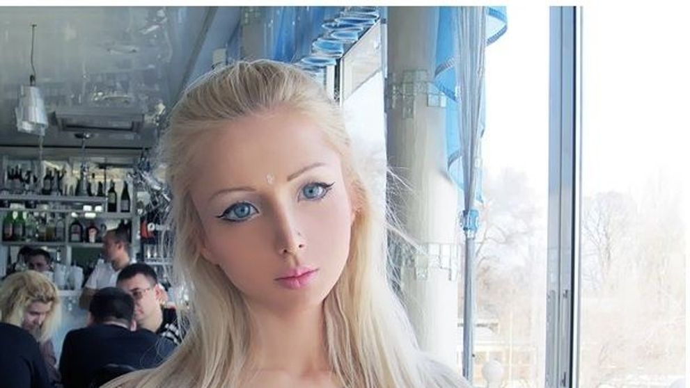 Cum arată acum femeia care a fost comparată cu păpușa Barbie în urmă cu 8 ani