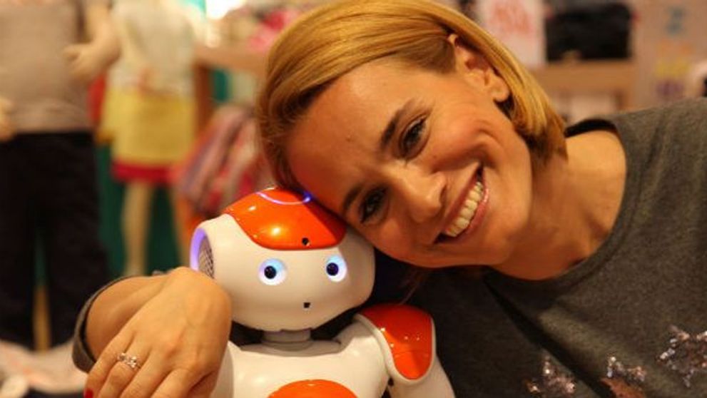 Fiul Andreei Esca s-a imprietenit cu un robotel: VIDEO