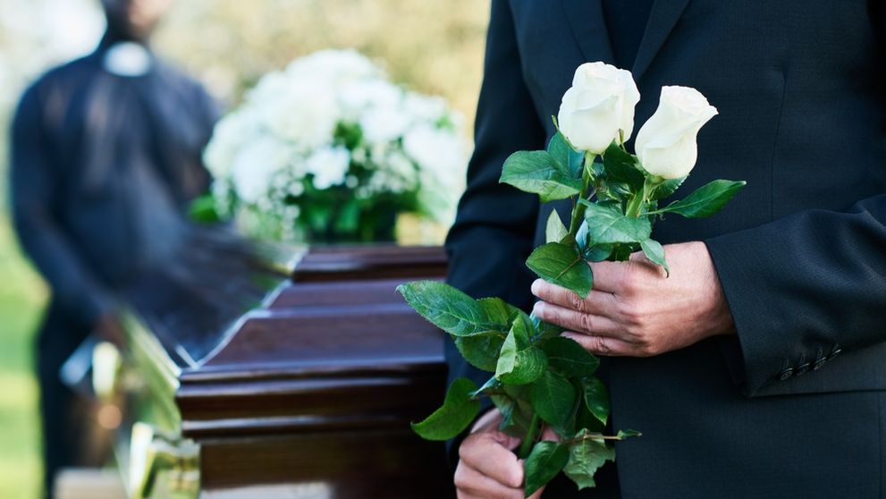 Șoc la o înmormântare! Tânărul de 22 de ani, declarat mort, și-a făcut apariția în mijlocul ceremoniei! Cum au reacționat rudele și prietenii
