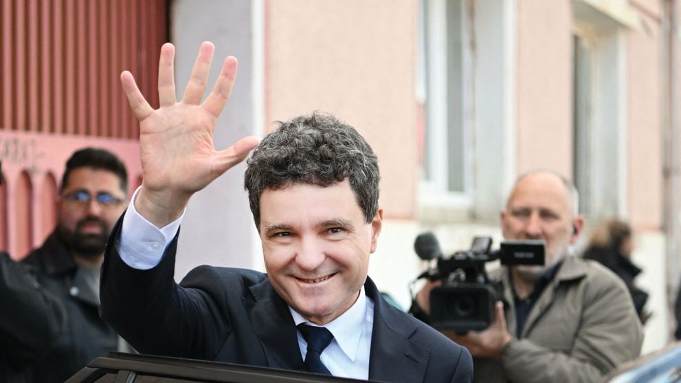 Nicușor Dan și-a făcut publică declarația de avere și lista cu cele 400 de persoane care l-au împrumutat în campanie. Ce scrie în declarație și ce sumă are în cont