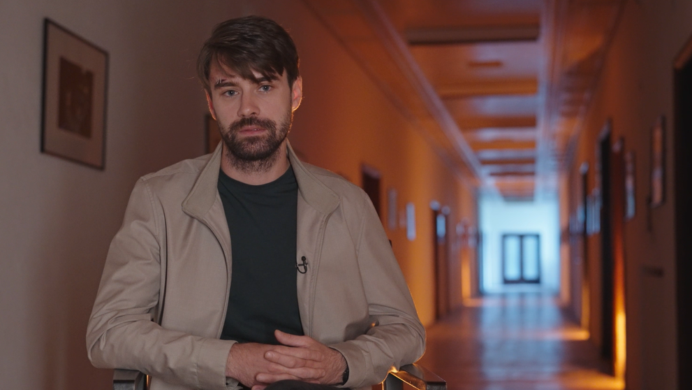 EXCLUSIV I Eduard Buhac, interviu despre personajul pe care îl interpretează în serialul „Cei trimiși”. Producția din genul crime-paranormal va fi disponibilă, în curând, pe VOYO: „Este un rol pe care, fără să știu, mi-l doream să îl interpretez”