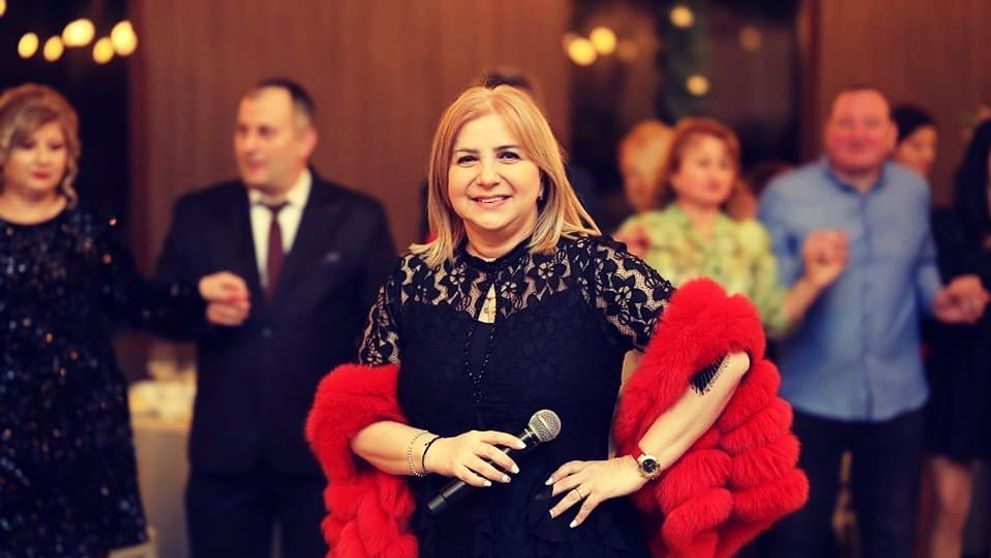 Carmen Șerban, complicații grave din cauza unui lifting facial! Cântăreața stă în fiecare zi cu perfuzii pentru a se recupera: „Mi-a apăsat pe un nerv facial”