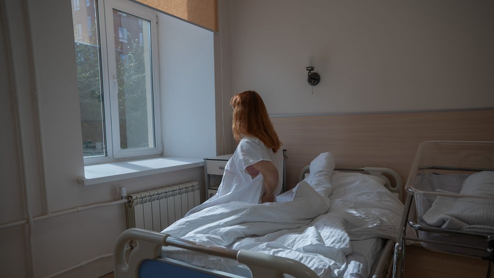 O femeie a aflat că are cancer după ce i s-a făcut rău de la un burger cu cartofi prăjiți. Ce simptome a avut: „Am văzut-o ca pe o condamnare la moarte”