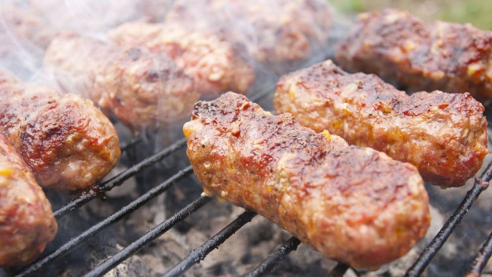 Vrei sa mananci cei mai buni mici de 1 Mai? Juratii 