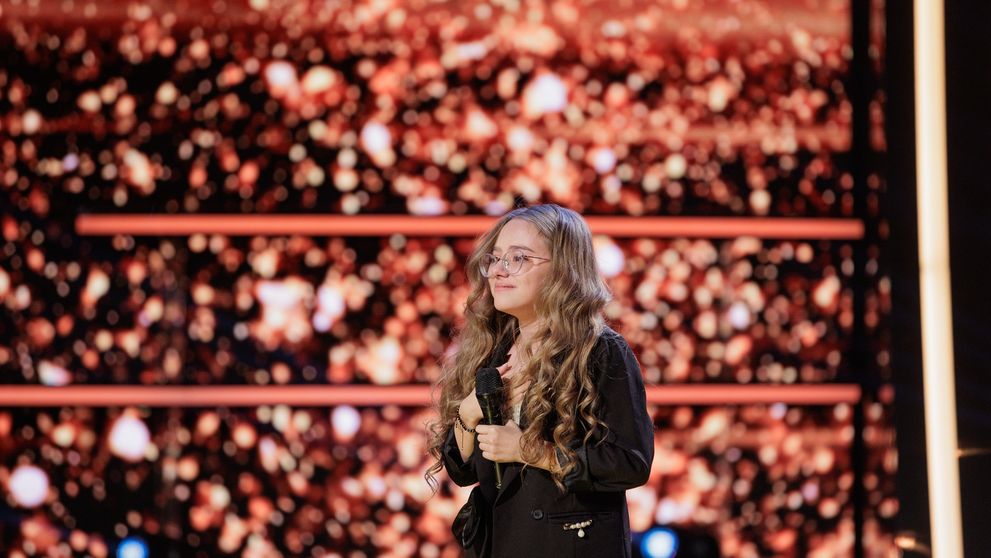 Miruna Fecioru merge direct în semifinale, după un moment memorabil la Românii au talent! ”Acest Golden Buzz este pentru copiii care se nasc în locuri neînsemnate, dar au ceva minunat de oferit…”