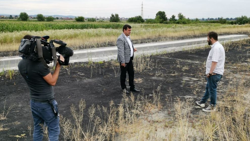 Ocolit de drumuri, depășit de vremuri, economic tras pe dreapta. Gorjul, pus pe butuci