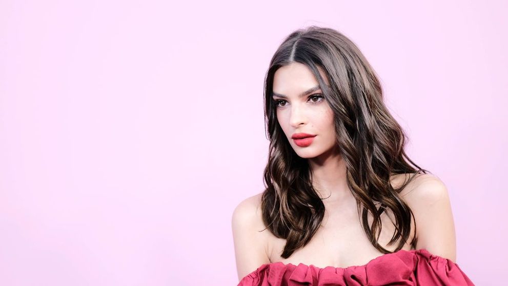 Emily Ratajkowski, daune de 150.000 de dolari pentru o postare pe contul de Instagram