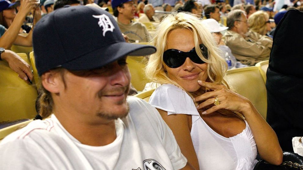 „Borat a pus capăt mariajului dintre Pamela Anderson și Kid Rock”. Cine spune asta