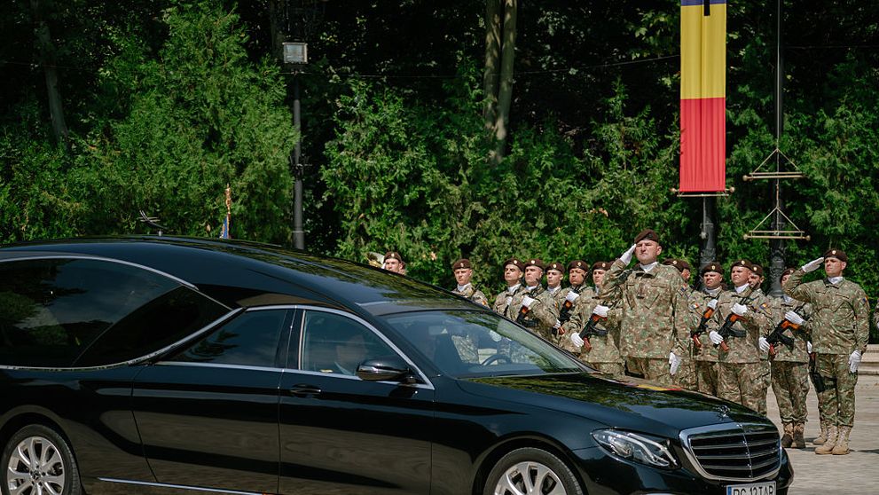 Ion Iliescu a fost condus pe ultimul drum în zeci de mii de euro. Cât costă dricul care a dus sicriul la groapă