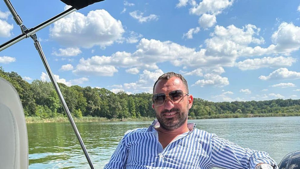 Pescobar, comparat cu Irinel Columbeanu. Reacția afaceristului în urma comentariului primit din partea internautului: „Cred că are nevoie de...”