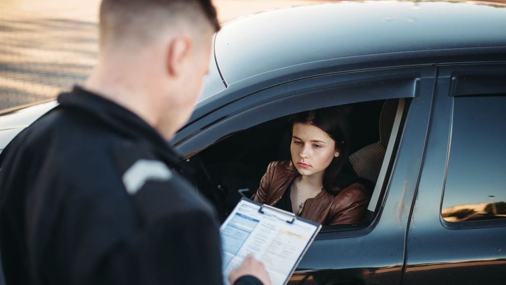 Ce amenzi riscăm să primim atunci când suntem opriți de poliție