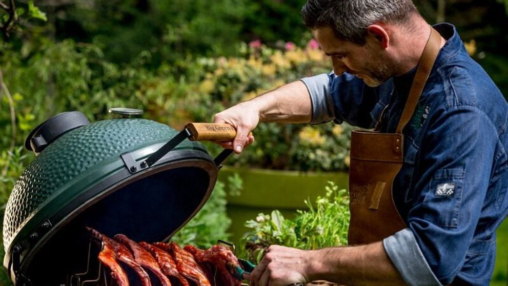 (P) Gătește ca un chef veritabil cu grătarele revoluținoare Big Green Egg