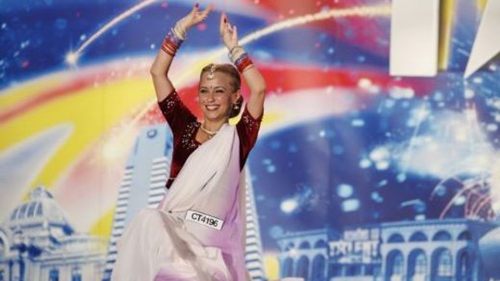 Laura Bogorodea nu a luat niciodata cursuri de dans indian!