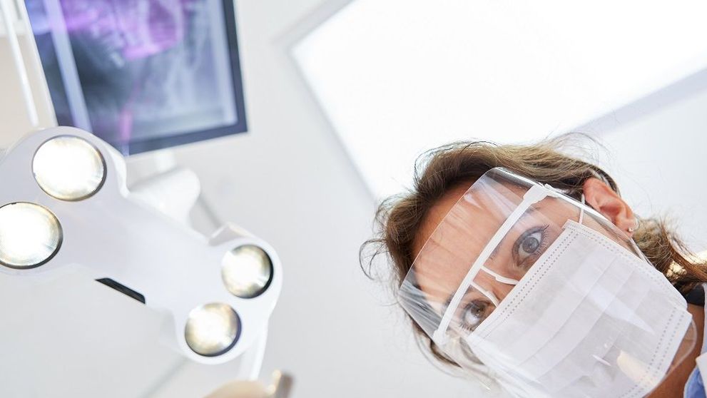 AVON România împreună cu AMMA PRINT donează viziere pentru personalul medical