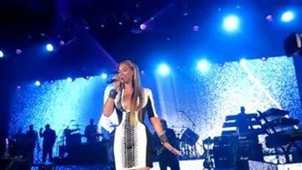 Beyonce si Jay-Z au cantat impreuna “Forever Young” in noaptea dintre ani FOTO