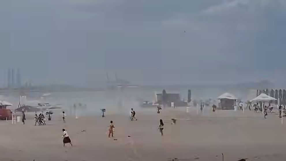Momente de panică pe litoralul românesc! O furtună de nisip a lovit plajele din Eforie - VIDEO