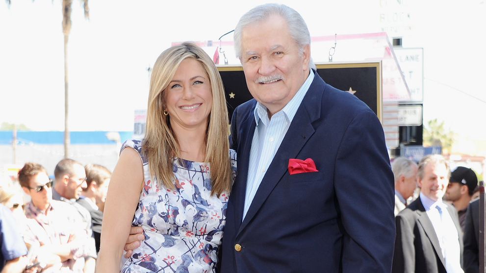 Jennifer Aniston, în doliu. Tatăl ei, actorul John Aniston, a murit la 89 de ani
