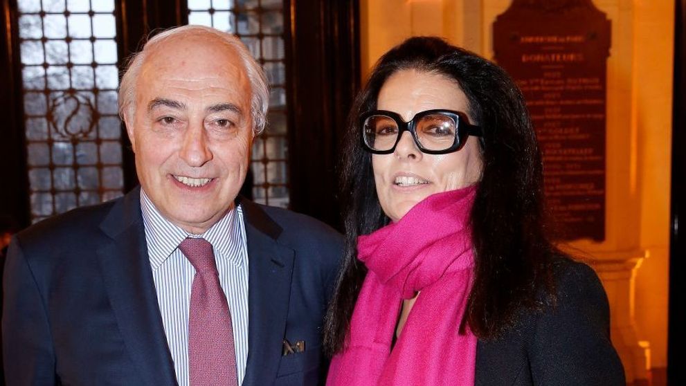 Ea este cea mai bogata femeie de pe Pamant. Cine este  si cu ce se ocupa doamna care are lumea la picioare
