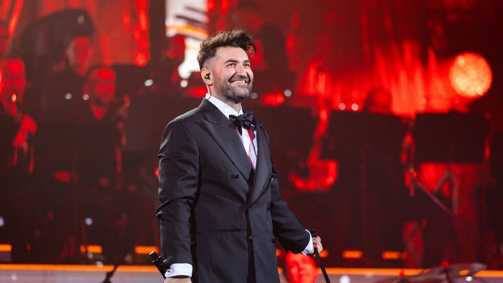 Cu o sală arhiplină și un public în extaz, în prima sa zi de concert pop-simfonic, Smiley a creat Armonie absolută și memorabilă la Sala Palatului