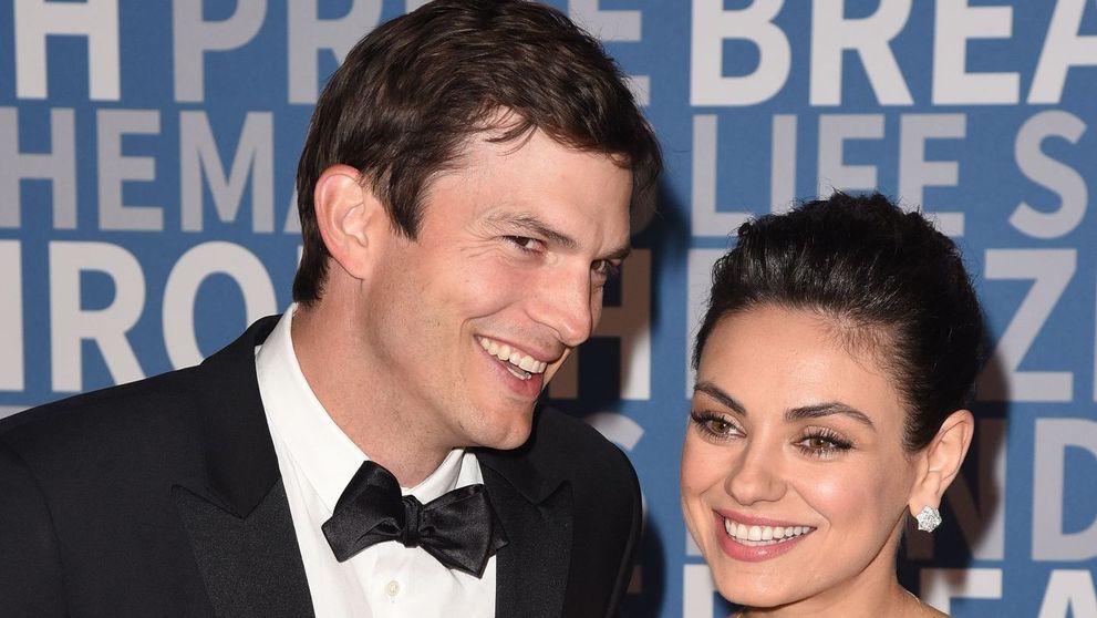 Mila Kunis și Ashton Kutcher, cadou superamuzant de Crăciun pentru prietenii lor