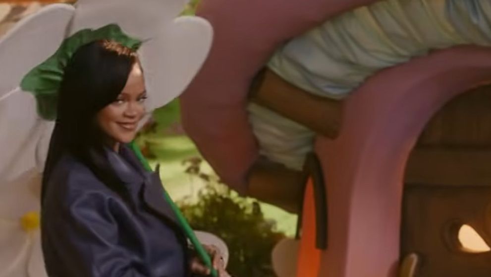 Rihanna revine cu o piesă nouă – „Friend of Mine”, pentru coloana sonoră a filmului „Ștrumfii”
