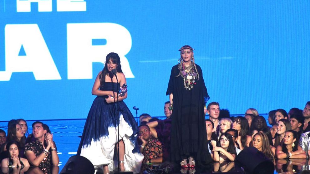 La 60 de ani, Madonna a uimit întreaga lume cu tenul ei de adolescentă! Vezi fotografii şi află-i secretele!