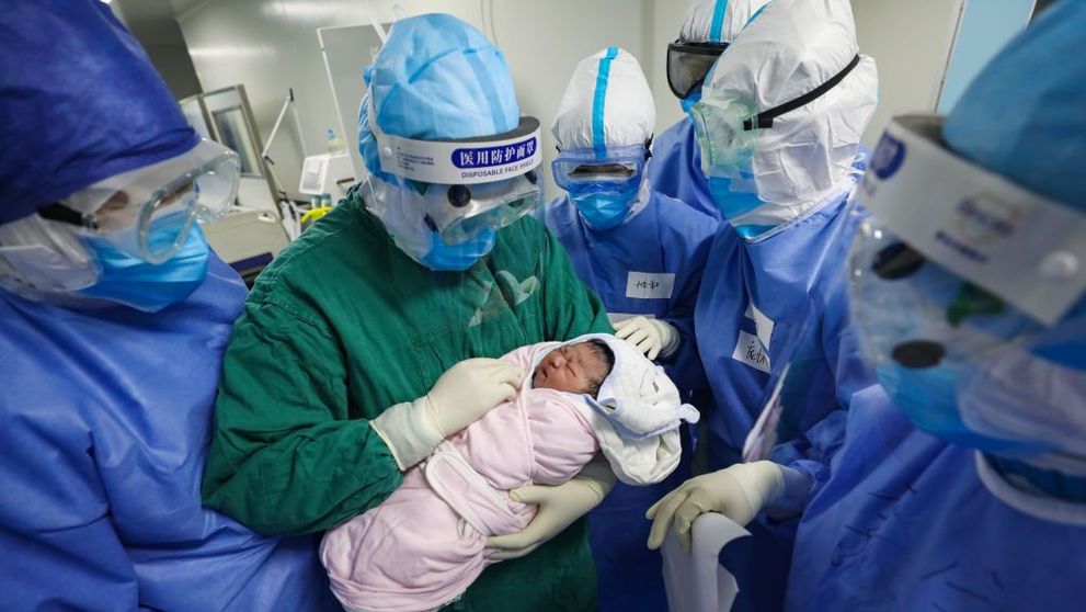 Un cuplu din India a ales nume interesante pentru gemenii născuți în timpul pandemiei de coronavirus