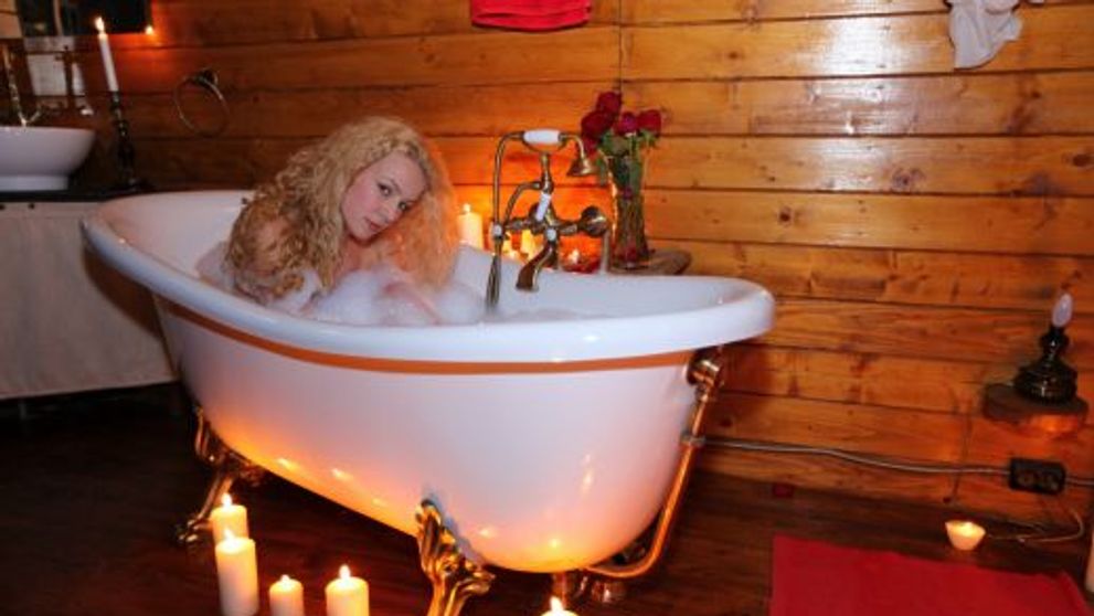 Ramona Hanganu a fost ceruta in casatorie