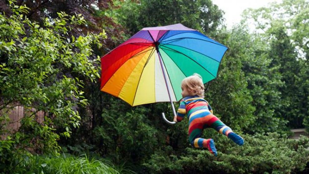 Fa cunostinta cu Henry, COPILUL ZBURATOR! Vezi o galerie foto in care <span style=