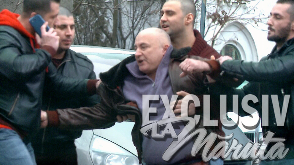 Patru indivizi l-au incoltit si l-au 