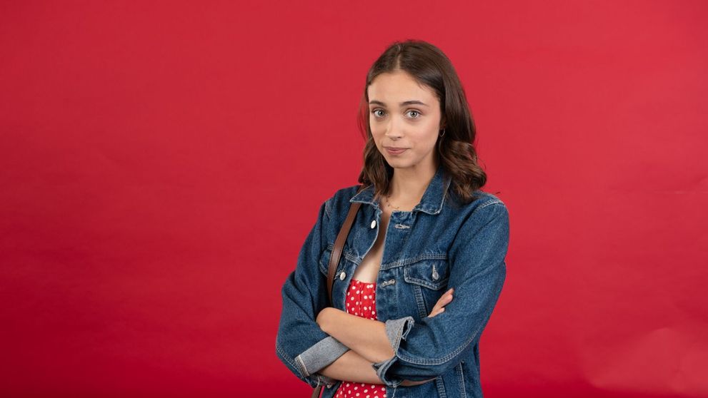 Teona Stavarachi este Alma Coman, cea care a iubit un bărbat și a venit după el într-o lume străină ei, în GROAPA!