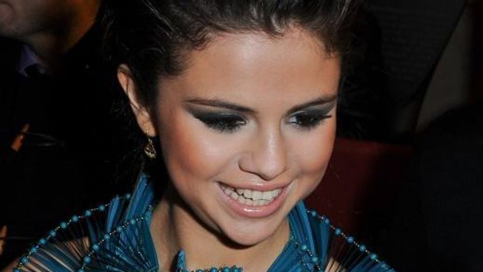 Selena Gomez, aparitie sexy intr-o rochie cu spatele gol. Uite cum s-a afisat la premiera celui mai recent film al ei