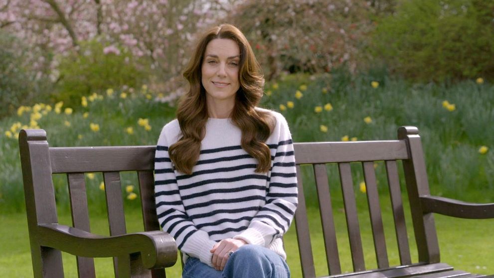 S-a aflat adevăratul motiv pentru care Kate Middleton a apărut singură în clipul în care a dezvăluit că are cancer