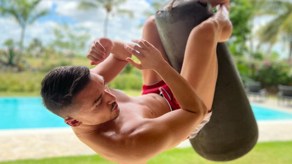 Emil Rengle, fără inhibiții la piscină. Dansatorul, gol-pușcă într-un clip pe rețelele sociale