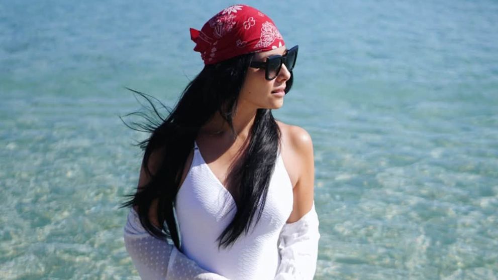 Corina Caragea, vacanță de vis în Puglia. Prezentatoarea TV s-a fotografiat în costum de baie și a dezvăluit cât a plătit pentru două șezlonguri și o umbrelă: „Sunt convinsă că îmi place cel mai mult… în extrasezon”