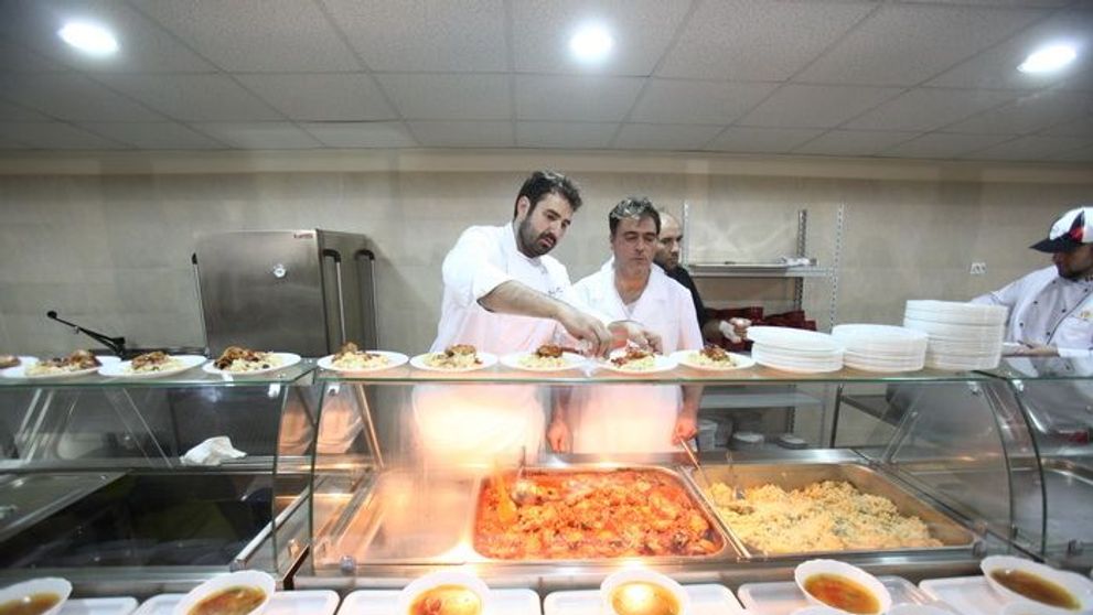 Chef Adrian Hadean a adus o raza de speranta si un zambet oamenilor nevoiasi in aceasta perioada speciala a anului