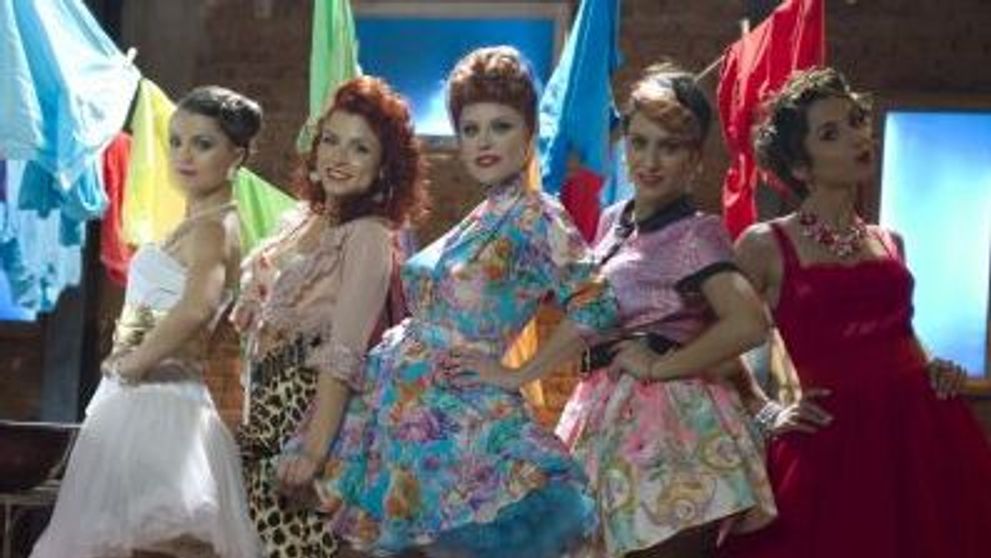 Loredana, gospodina sexy a anilor ’50! Vezi imagini de la filmarile noului videoclip al artistei