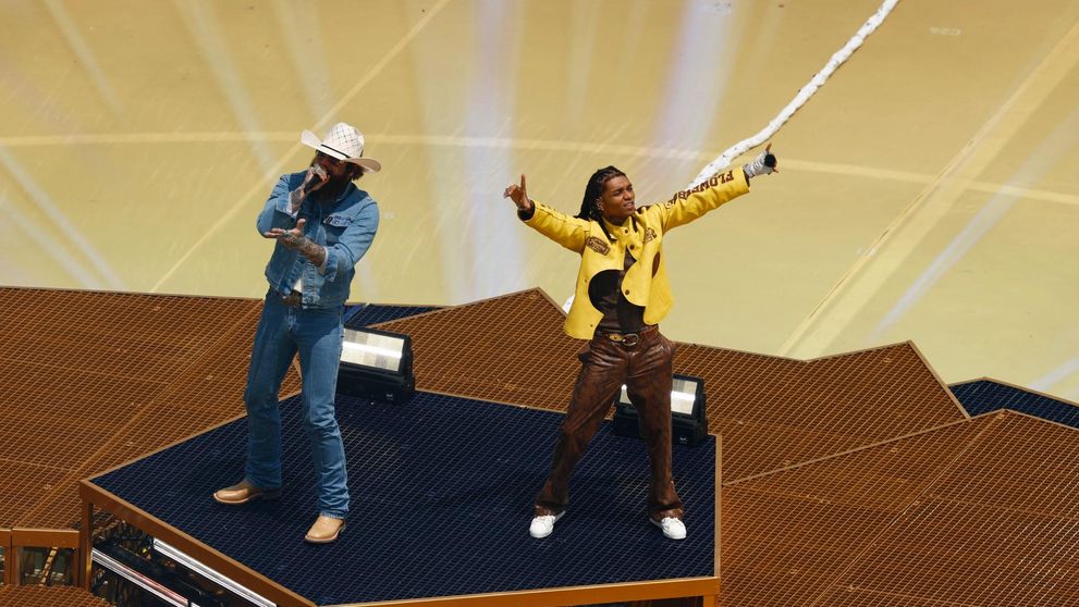 SWAE LEE, unul dintre artiștii principali de la UNTOLD ONE, pe scena WORLD CUP, alături de Post Malone
