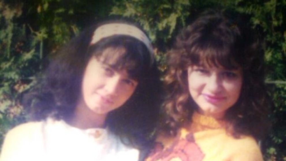 O recunoști? Acum este una dintre cele mai cunoscute și dorite femei din România, iar în adolescență arăta așa. Nici cei mai mari fani nu și-au dat seama cine este