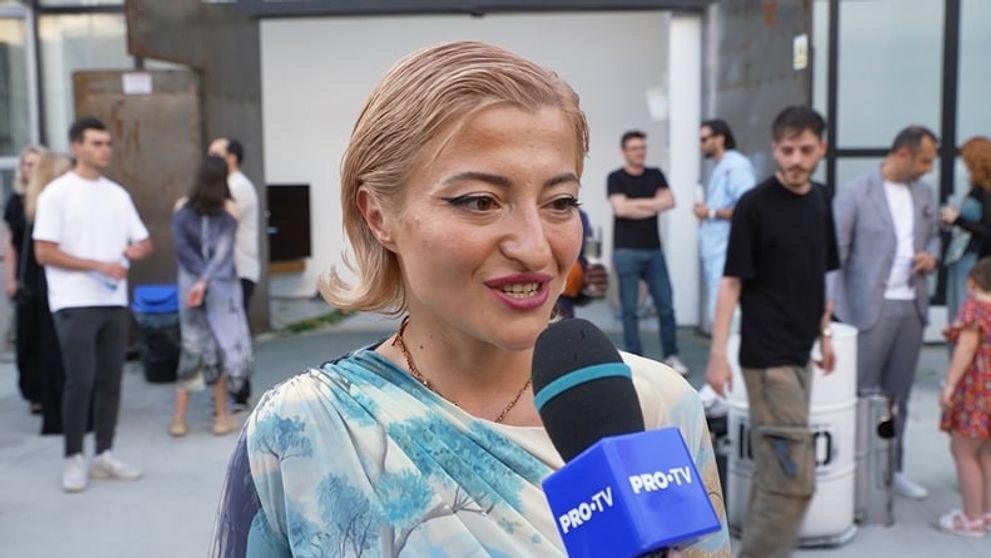 Irina Voinea, o nouă colecție inspirată din arta renascentistă! Picturi celebre, reinterpretate cu Inteligența Artificială: „Povestea din spate este foarte importantă”